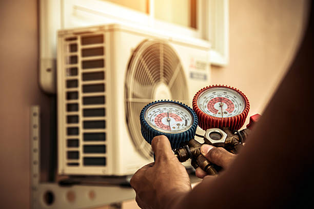 Professional Hvac Maintenance technician working in Como, MS